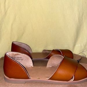 Target Universal Thread Tan/Brown Cross Sandal Size 10
